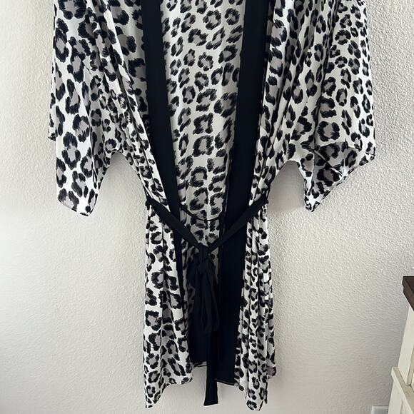 Victoria's Secret Kimono Robe Leopard Animal Print Neutral Black Trim M/L - Picture 5 of 9